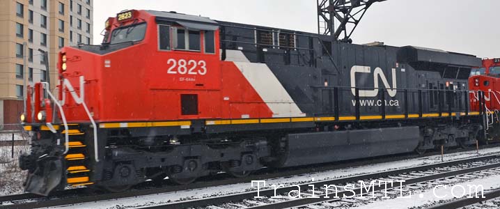 Locomotive CN2823 left side / coté gauche